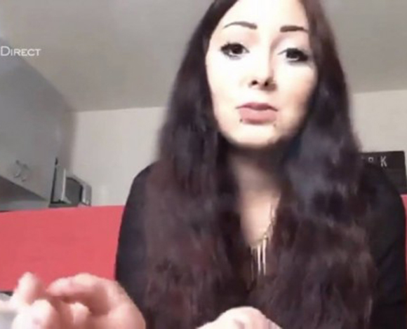 فيديو مؤلم ... شابة تنتحر على الهواء مباشرة